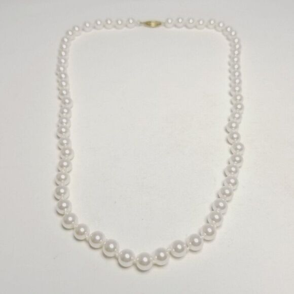 Vintage White Faux Pearl Single Strand Beaded Necklace with Gold Tone Clasp - Picture 2 of 7